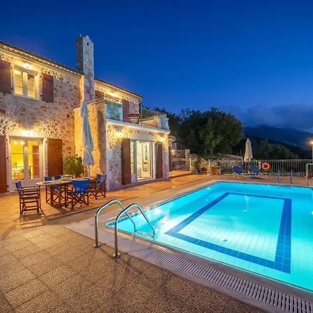 Villa Sleeps 6 With Pool And Air Con Defaranata