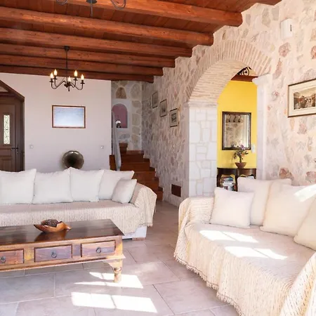 Villa Sleeps 6 With Pool And Air Con *
