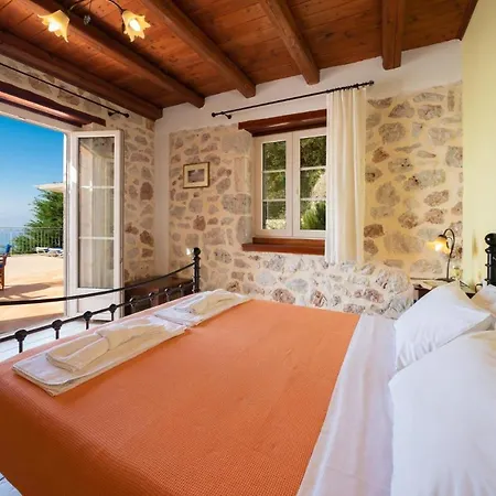 Villa Sleeps 6 With Pool And Air Con Defaranata