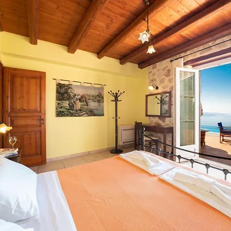Sleeps 6 With Pool And Air Con Villa