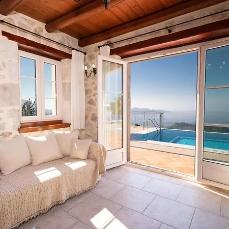 Sleeps 6 With Pool And Air Con * Defaranata