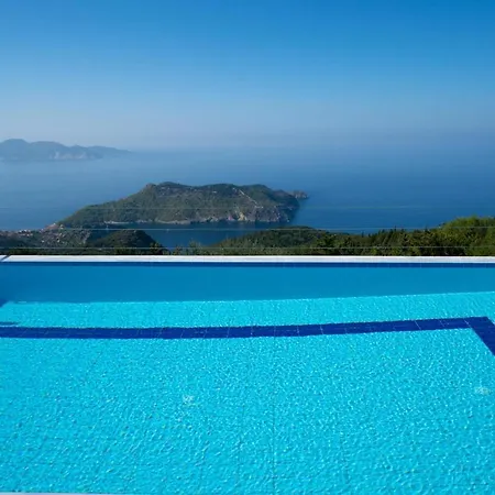 Villa Sleeps 6 With Pool And Air Con *