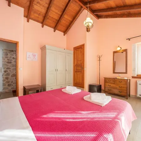 Sleeps 6 With Pool And Air Con *