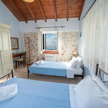 Villa Sleeps 6 With Pool And Air Con Defaranata