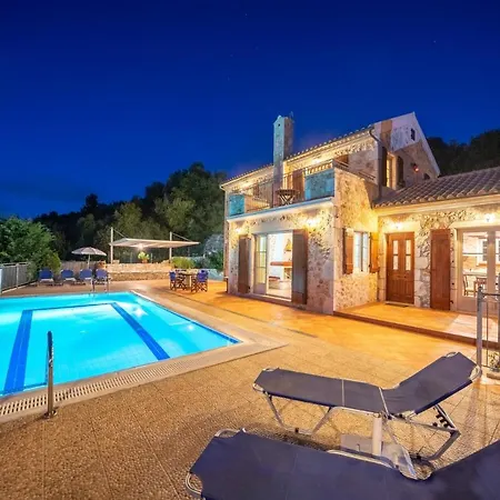 Villa Sleeps 6 With Pool And Air Con *