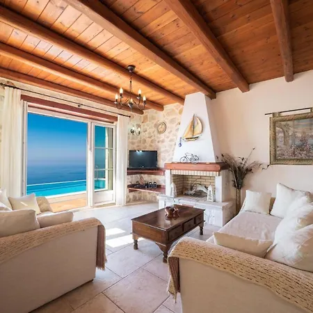 Sleeps 6 With Pool And Air Con *