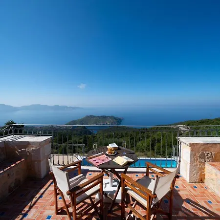 Sleeps 6 With Pool And Air Con * Defaranata