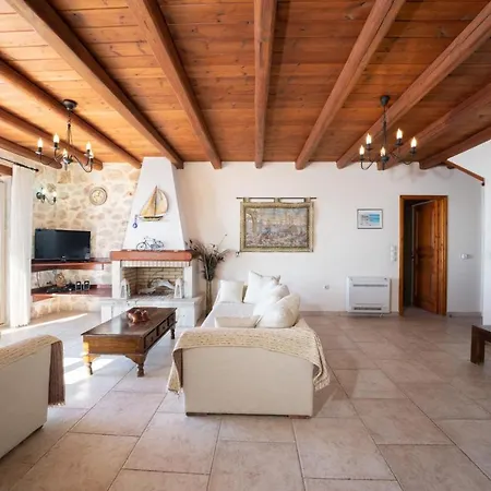 Sleeps 6 With Pool And Air Con