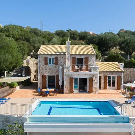 Villa Sleeps 6 With Pool And Air Con