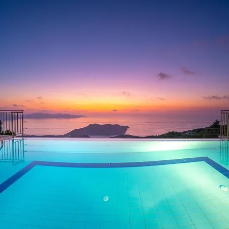 Sleeps 6 With Pool And Air Con Villa Defaranata