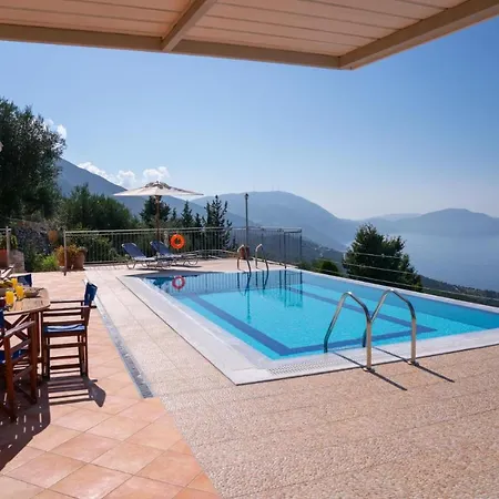 Sleeps 6 With Pool And Air Con