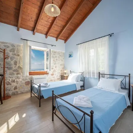 Villa Sleeps 6 With Pool And Air Con Defaranata