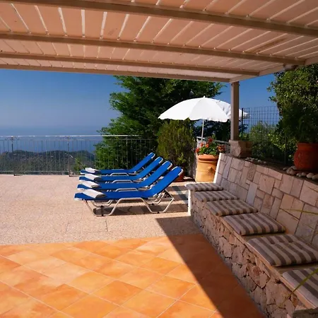 Villa Sleeps 6 With Pool And Air Con Defaranata
