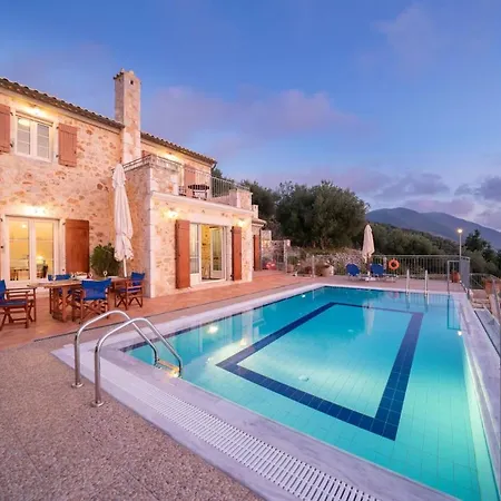 Villa Sleeps 6 With Pool And Air Con Defaranata